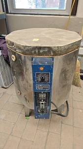 lot 54 image: Cress B-18-H Electric Kiln, 240V23A, Serial 7101