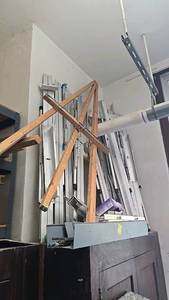 lot 95 image: Wooden and metal easels - all contents pictured above bookcase.