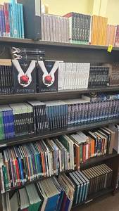 lot 214 image: Collection of over 100 Various Books, Mix of Hardcover and Paperback including Twilight.