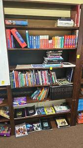 lot 252 image: Diverse Collection of Books Biology, Grays Anatomy, Larousse, Harraps