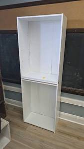 lot 286A image: White Bookshelf with Adjustable Shelves, 80x30x15 Inches