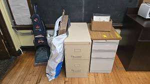 lot 290 image: Bissell 9200 Carpet Cleaner, Two and Three Drawer Filing Cabinets, Cardboard Boxes