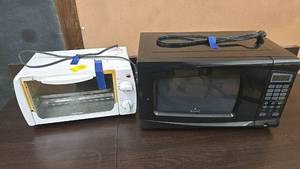 lot 291A image: Rival Microwave Oven, Chefmate Toaster Oven, Black & White
