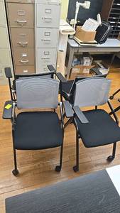 lot 295B image: (4) Black Mesh Back Office Chairs with Armrests and Casters