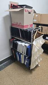lot 330 image: Assorted Ring Binders, Various Colors, Portable Bookshelf