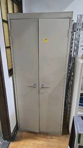 lot 569 image: Hirakata Metal Storage Cabinet, Light Gray, Lockable, 3 Shelves
