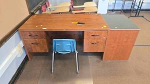 lot 573 image: Office Desk with Return, Wood Finish, 3 Drawers, Lockable Cabinets