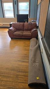 lot 594 image: Office Furniture Assorted Lot with Vizio TV, Large Rug, Desk, Rolling Chair, and Black Cart