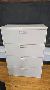 lot 607 image: 4-Drawer Metal Filing Cabinet, Locking Mechanism, Light Grey