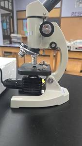 lot 640 image: VWR Sargent Welch Model 109 Compound Microscope with Mechanical Stage