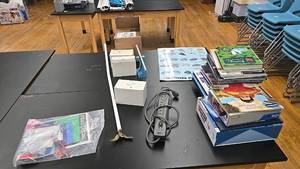 lot 643 image: Flinn Scientific Hook Weight Set OB2066, 10g to 1kg Range, 8 Weights and Science Books