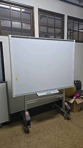 lot 656 image: SMART Board 680 Interactive Whiteboard, 77 Display, Includes Pens