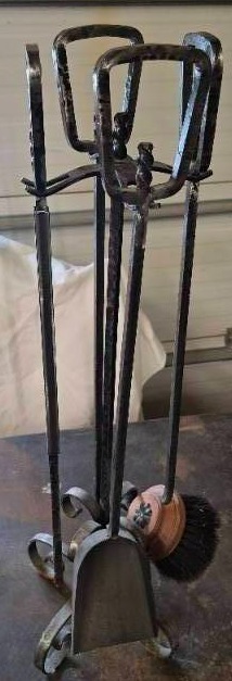 lot 74 image: Fireplace tool set