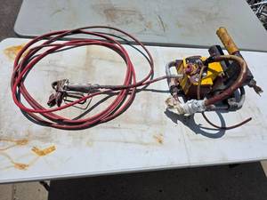 lot 113 image: Electric paint sprayer w hose & sprayer head