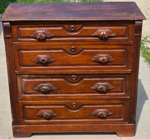 lot 124 image: Antique wooden dresser