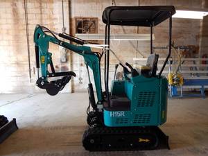 lot 20 image: NEW CFG H15R Mini Excavator