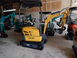 lot 19 image: NEW CFG QX18R Mini Excavator with Hydraulic Thumb