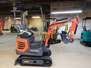 lot 7 image: NEW CFG MX15RX Mini Excavator