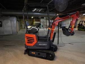 lot 14 image: NEW CFG MX15RX Mini Excavator