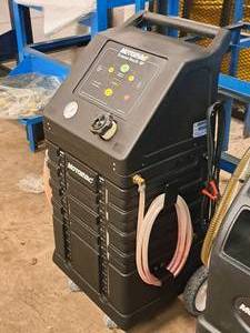 lot 28 image: MotorVac Transtech III Transmission Service Center (in original packaging)
