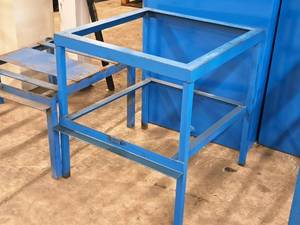lot 88 image: Metal Stand 28 x 30 x 30