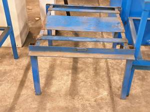 lot 89 image: Metal Stand 27 x 30 x 18