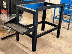 lot 91 image: Metal Stand 29 x 58 x 42