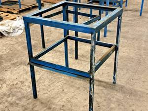 lot 92 image: Metal Stand 28 x 28 x 36 12