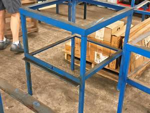 lot 99 image: Metal Stand 28 x 28 x 36