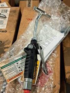 lot 148 image: National Spencer Graco Dispenser Valve Gear Oil #222412 (in original packaging)
