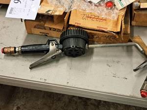 lot 154 image: Alemite Metered Dispenser Valve