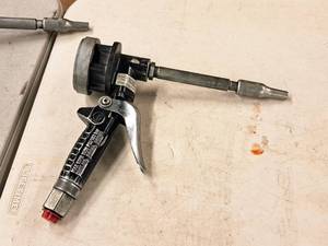 lot 159 image: Graco 1500-PSI Metered Dispenser Valve