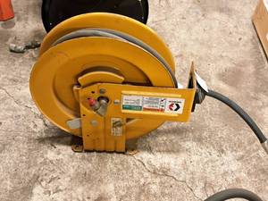 lot 204 image: 1800 PSI Benchtop Hose Reel with 25 Hose