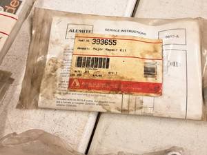 lot 278 image: Alemite Lube Pump Major Repair Kit #393655 (in original packaging)