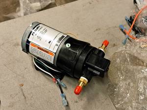 lot 389 image: Flojet Pump #D3631B5011B (in original packaging)
