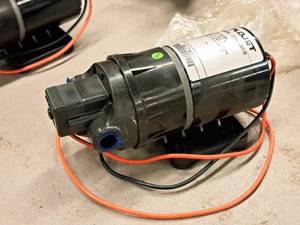 lot 390 image: Flojet Pump #D7134E3011B (in original packaging)