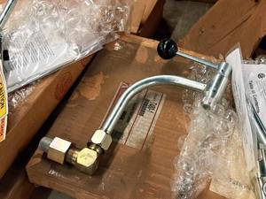 lot 151 image: Alemite Dispenser Valve Pump #7480-1 (in original packaging)