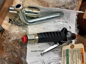 lot 153 image: Graco V-12 Dispenser Valve Rigid Extension #238651 (in original packaging)
