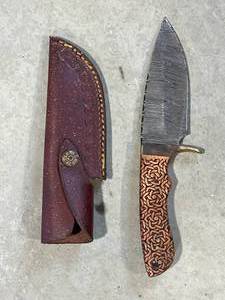 lot 9 image: 9 Wood Handled Damascus Knife with Leather Sheath
