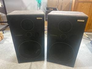 lot 16 image: Pair of Pioneer Speakers 26 12 Tall