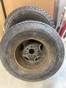 lot 18 image: LT26575R16 & P26575R16 Tire & Rim