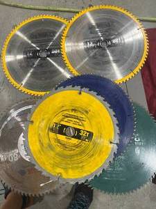 lot 29 image: 12 Saw Blade Lot