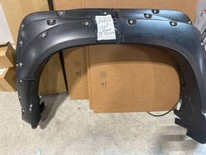lot 34 image: Plastic Fender Off Dodge 1500 (2004)