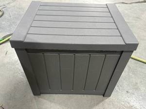 lot 41 image: Suncast Hose Box