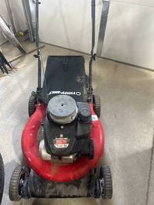 lot 44 image: 21 Yard Machine Lawn Mower