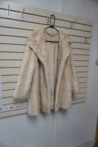 lot 3 image: A.J. Ugent Vintage Mink Fur Coat 34 long