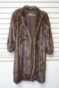 lot 7 image: Vintage Bill Marre St. Louis Mink Fur Coat