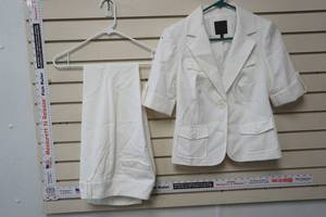 lot 31 image: The Limited Studio 400 White Pants Suit (size 0) with Short Sleeve Jacket (size XS)