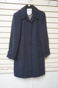 lot 40 image: Larry Levine Sport Jacket (Navy Blue)