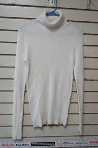 lot 68 image: Time & True Sweater Size Small - Like New